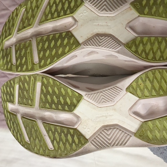 On cloud eclipse.  Women's 8.5 - Picture 6 of 8